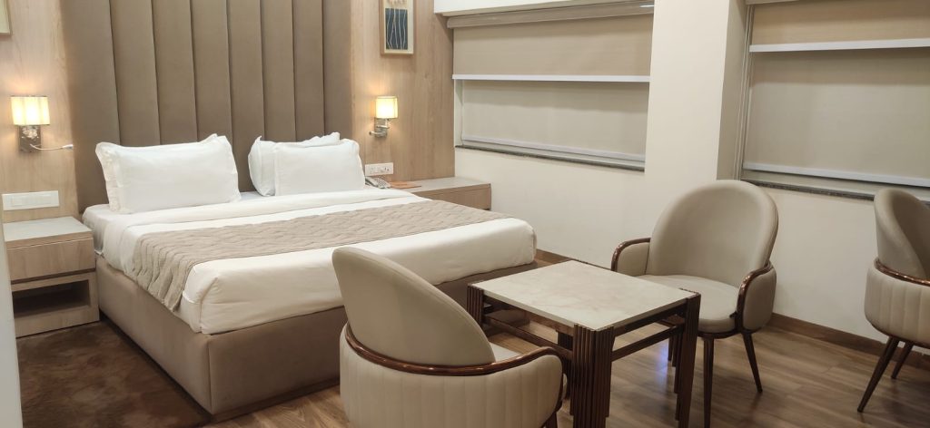 King Size Big rooms in Pallavi Grand Hotel in panchkula